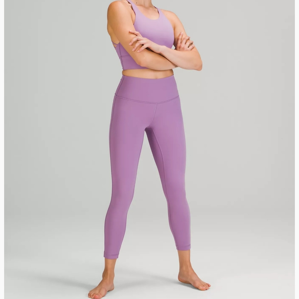 Lululemon cropped leggings in beautiful color size 8